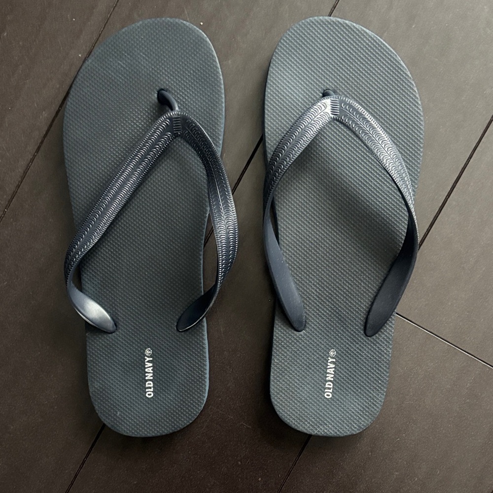 Old Navy Men's Charcoal Flip Flops